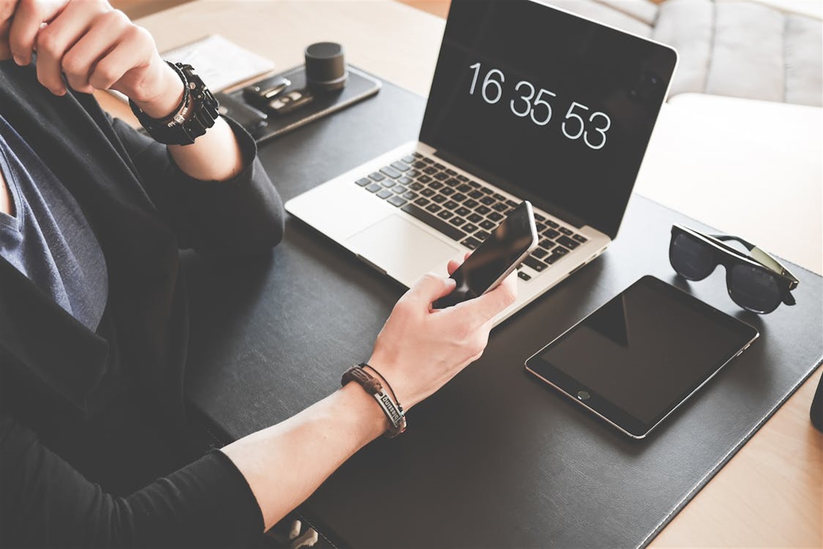 How to manage social media at work